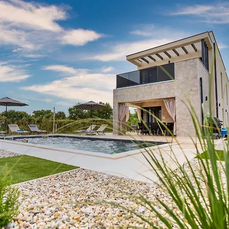 Cataleya Villa *